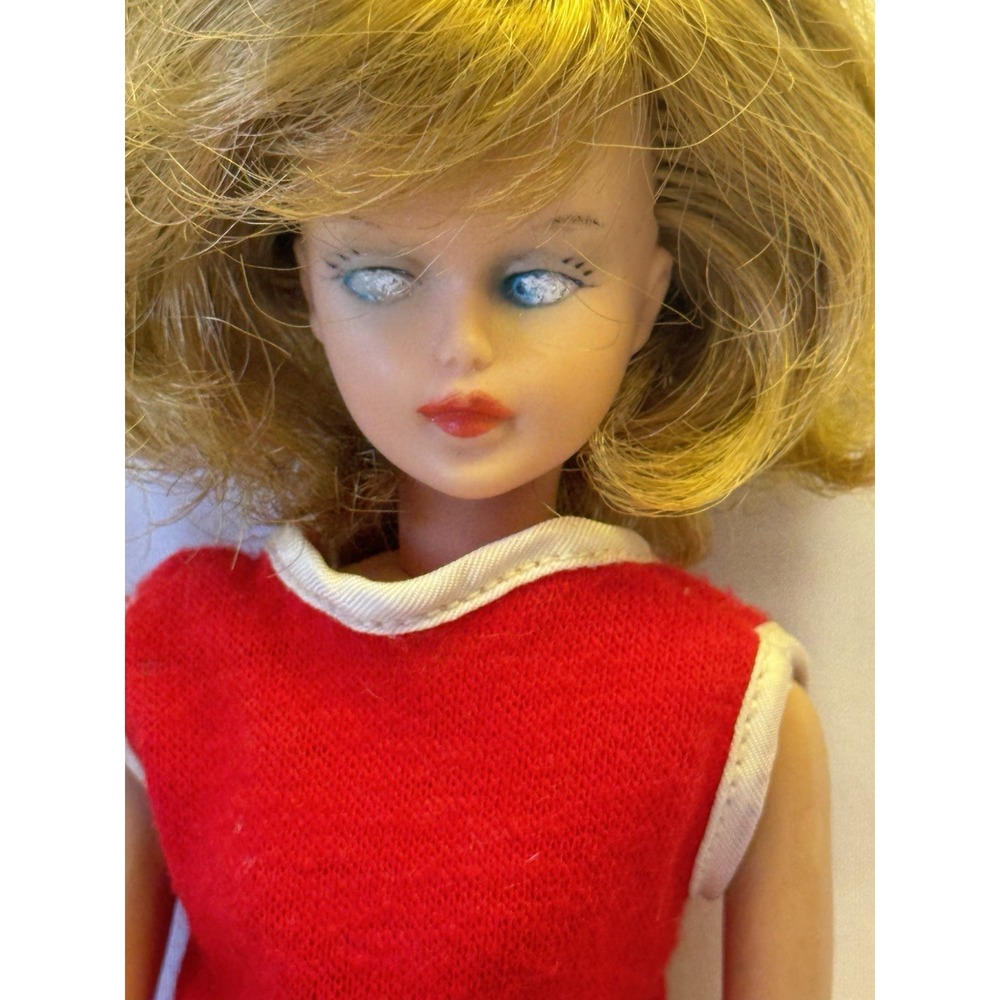 American Character TRESSY Blonde Fashion Doll w/ Accessories & Fashions Book - Picture 2 of 11